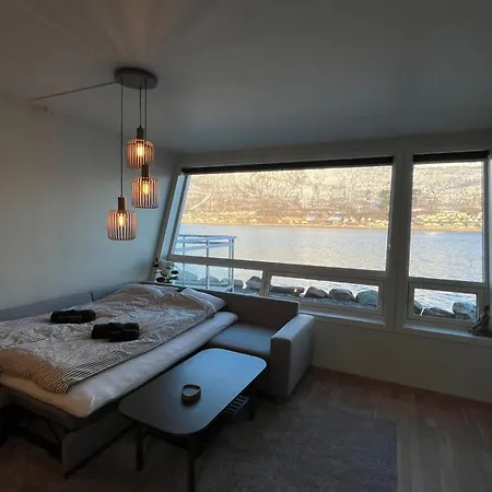 Sea & Aurora View Apartment *